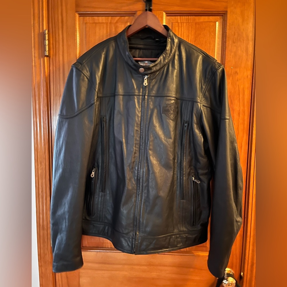 Like new leather Harley jacket (worn twice)